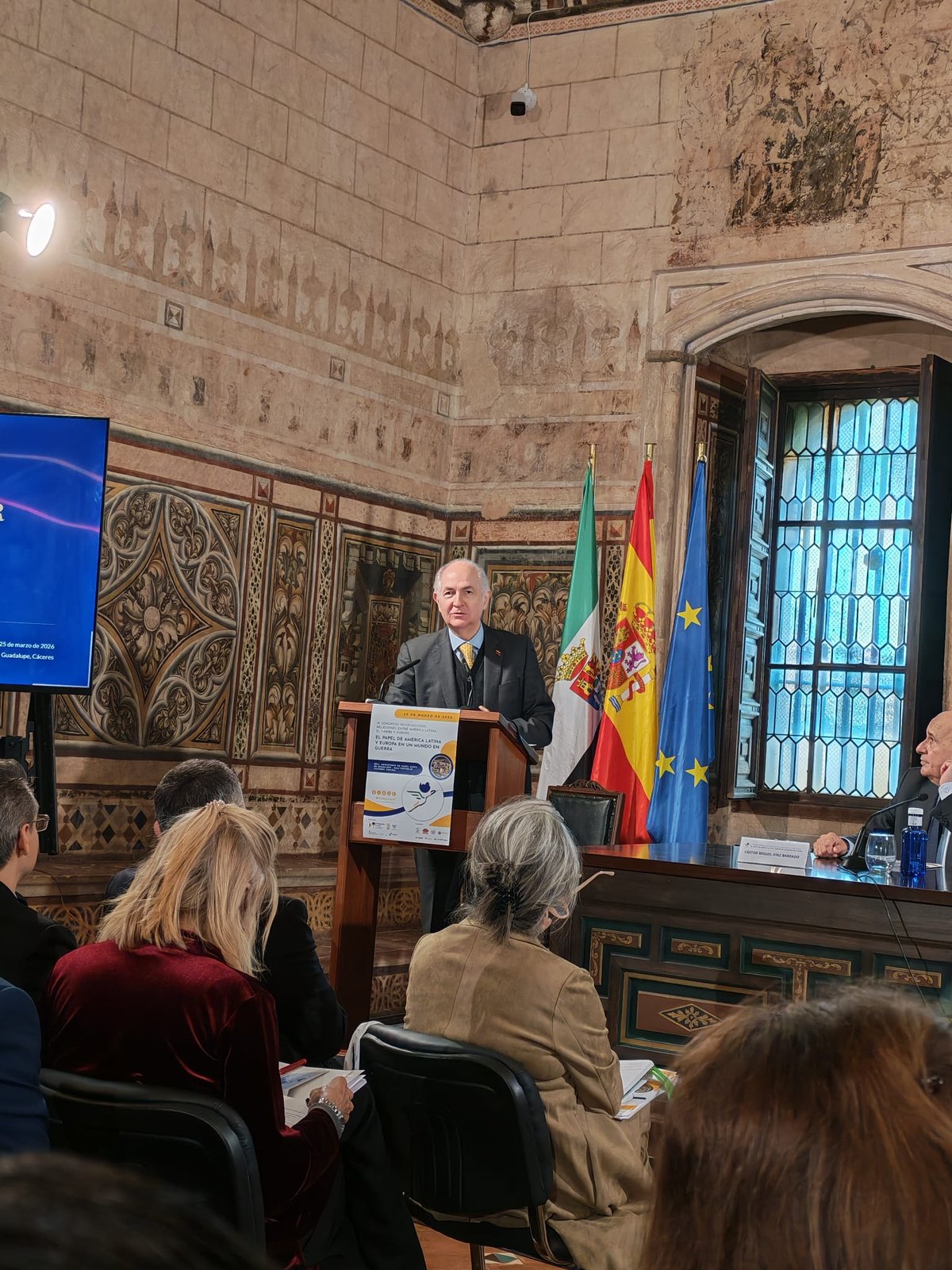 Antonio Ledezma en conferencia inaugural en Cáceres