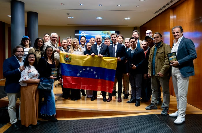 presentación del libro operacion guacamaya en Aragón