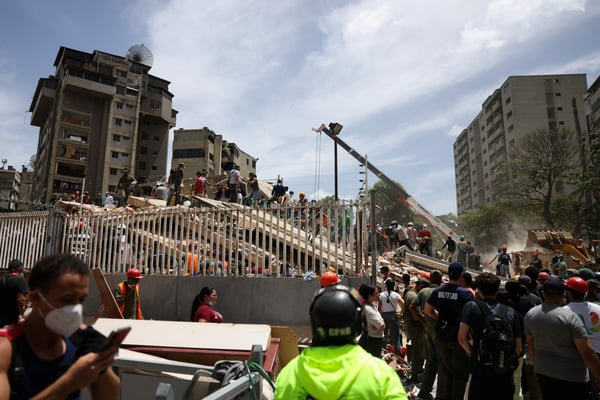 Reflexiono sobre cómo el autoritarismo de Chávez y Maduro ha sido el verdadero terremoto de Venezuela, dejando al país sin instituciones capaces de responder a la emergencia del sismo del 24 de junio.