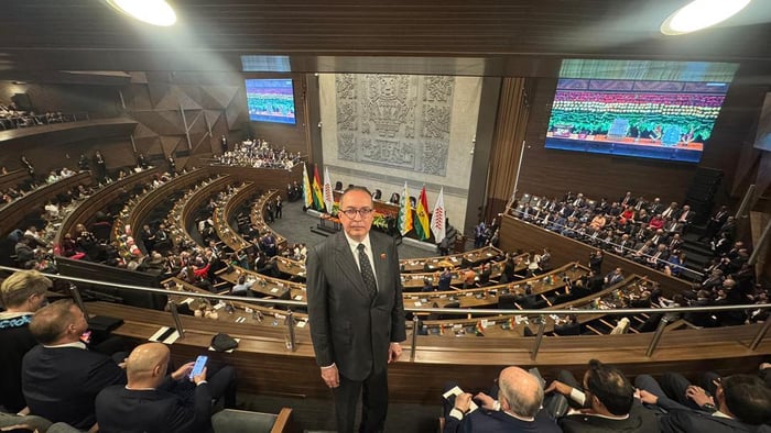 Richard Blanco en nombre del exilio venezolano, el acto de inauguración del presidente Paz Pereira en Bolivia