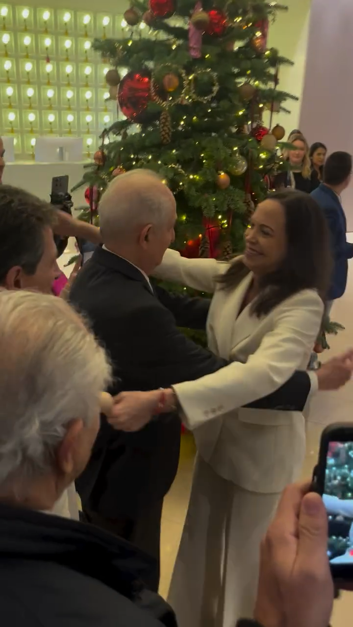 Reflexiones sobre María Corina Machado: El Trípode de una Lideresa Inquebrantable 