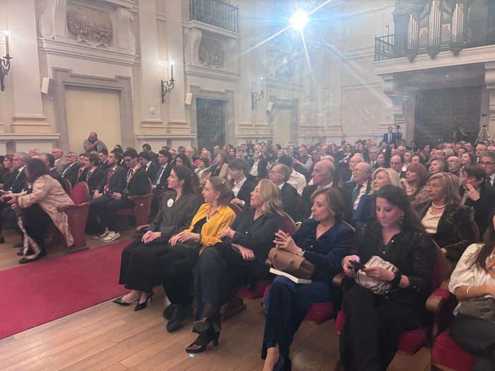 El acto se celebró a la sala llena en la Academia de Bellas Artes de San Fernando