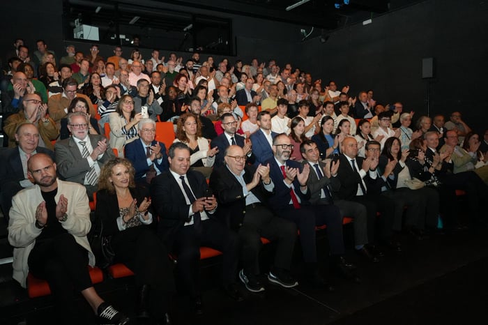 Concurrido auditorio en Móstoles durante la presentación del libro de Antonio Ledezma