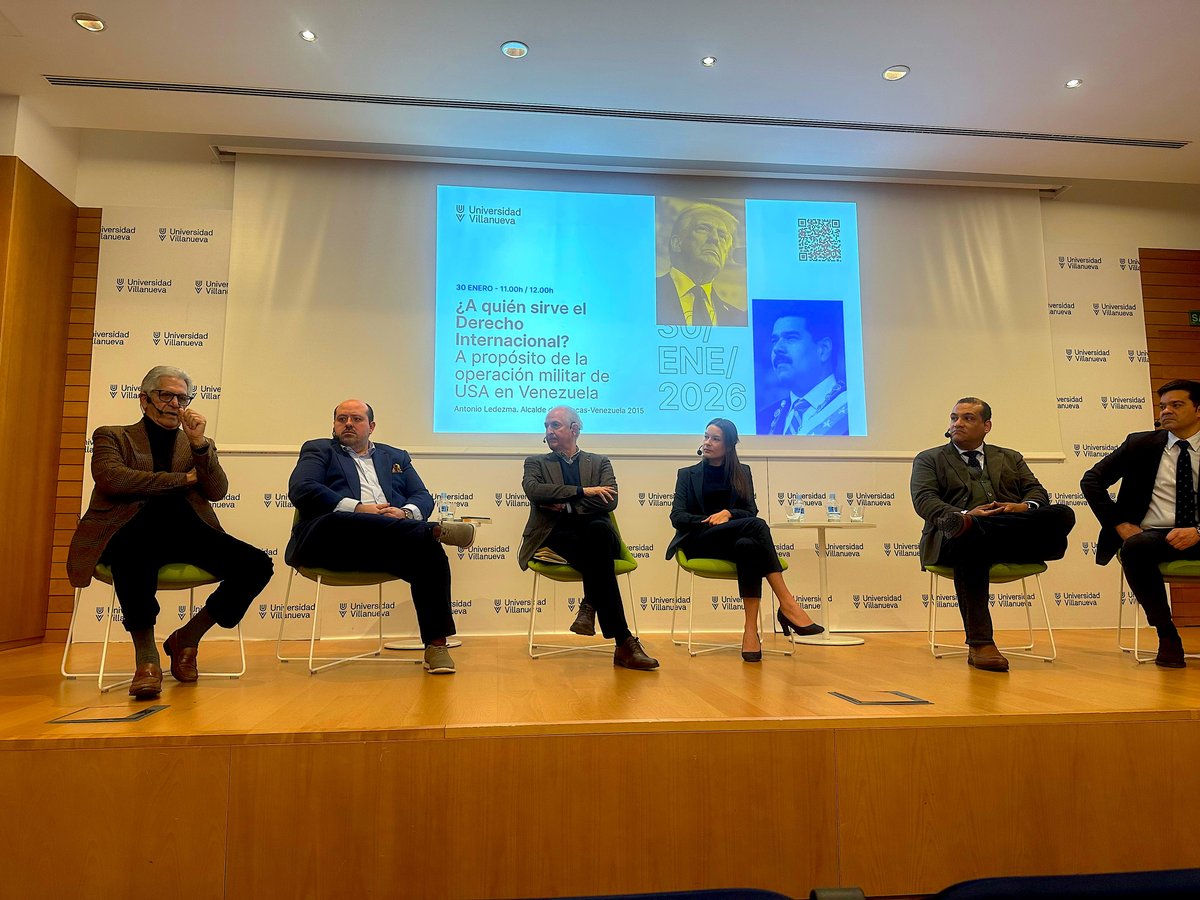 Ponentes de la mesa redonda "A Quién sirve el Derecho Internacional" en la Universidad Villanueva de Madrid