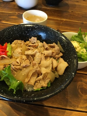 肉バル・洋食 New Pond ～創作料理とお酒のお店～ 博多駅店