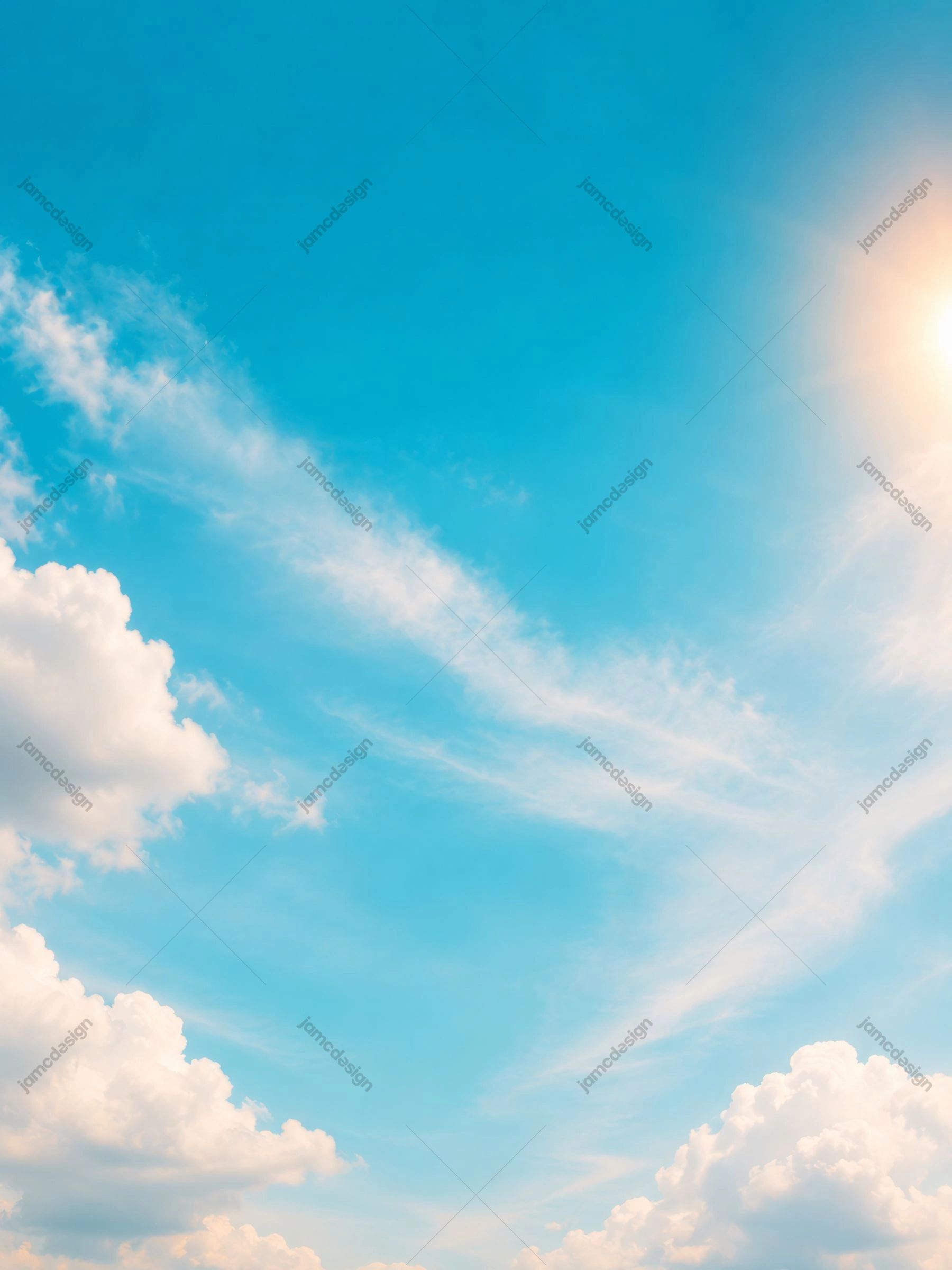 Fond de Scène Chaleureuse avec Ciel Turquoise et Nuages Ensoleillés. Fond JPG lumineux montrant un ciel turquoise rempli de doux nuages blancs et baigné d’une