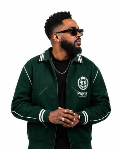 Artiste Masculin Urbain avec Sweat-Shirt Vert Photographie