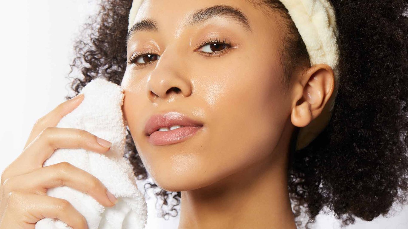 5 Benefits of Warm Water for the Face