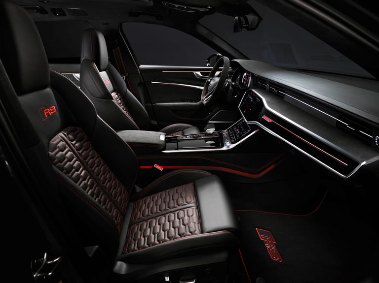 Rent Audi RS6 avant performance 2024