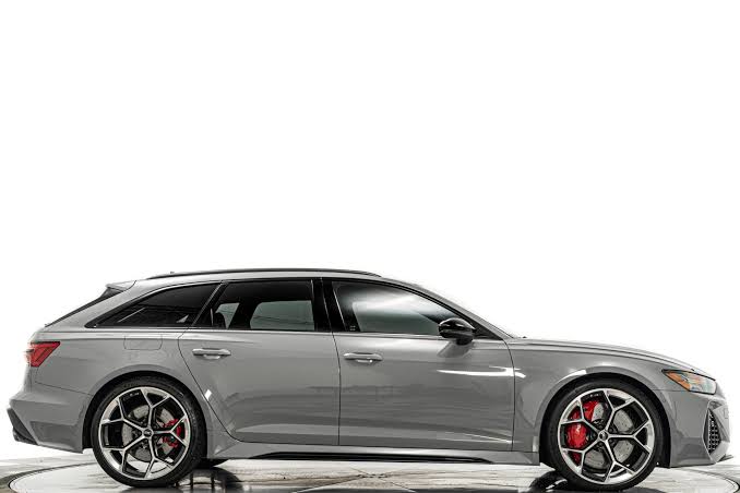 Rent Audi RS6 avant performance 2024