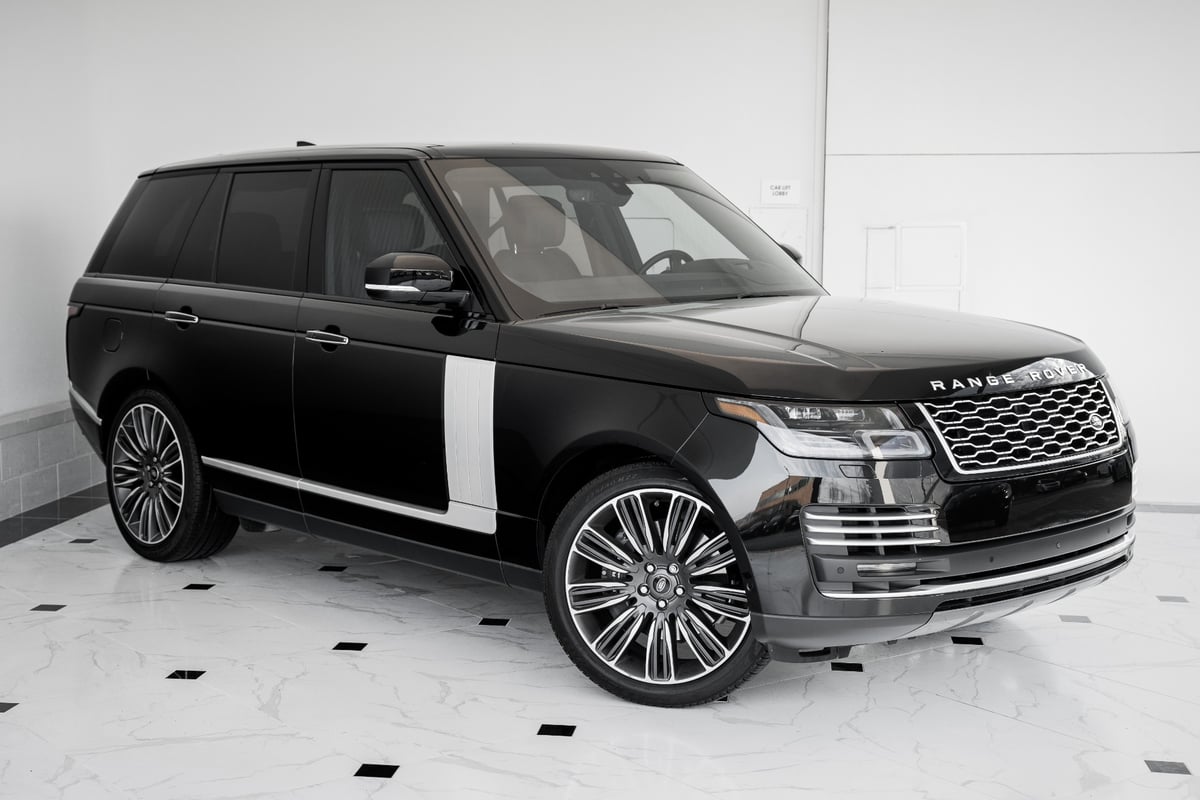 Rent Land Rover Range Rover Vogue HSE V8 2022 in Dubai