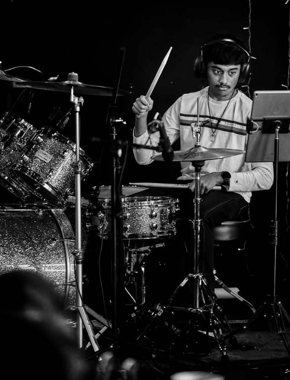 Warm audience reception captured during a drum recital