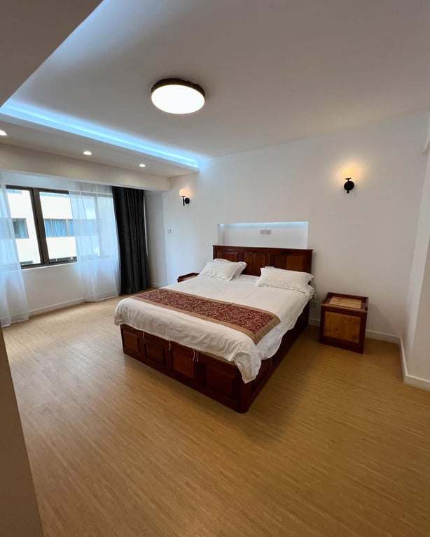LAVINGTON THREE BEDROOM APARTMENT FOR SALE