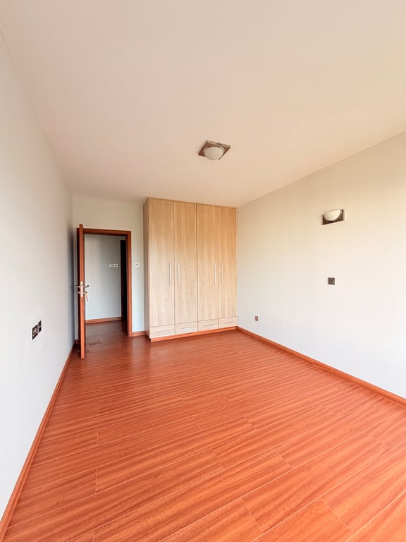 EXECUTIVE THREE BEDROOM APARTMENT PLUS A DSQ FOR SALE IN KILELESHWA