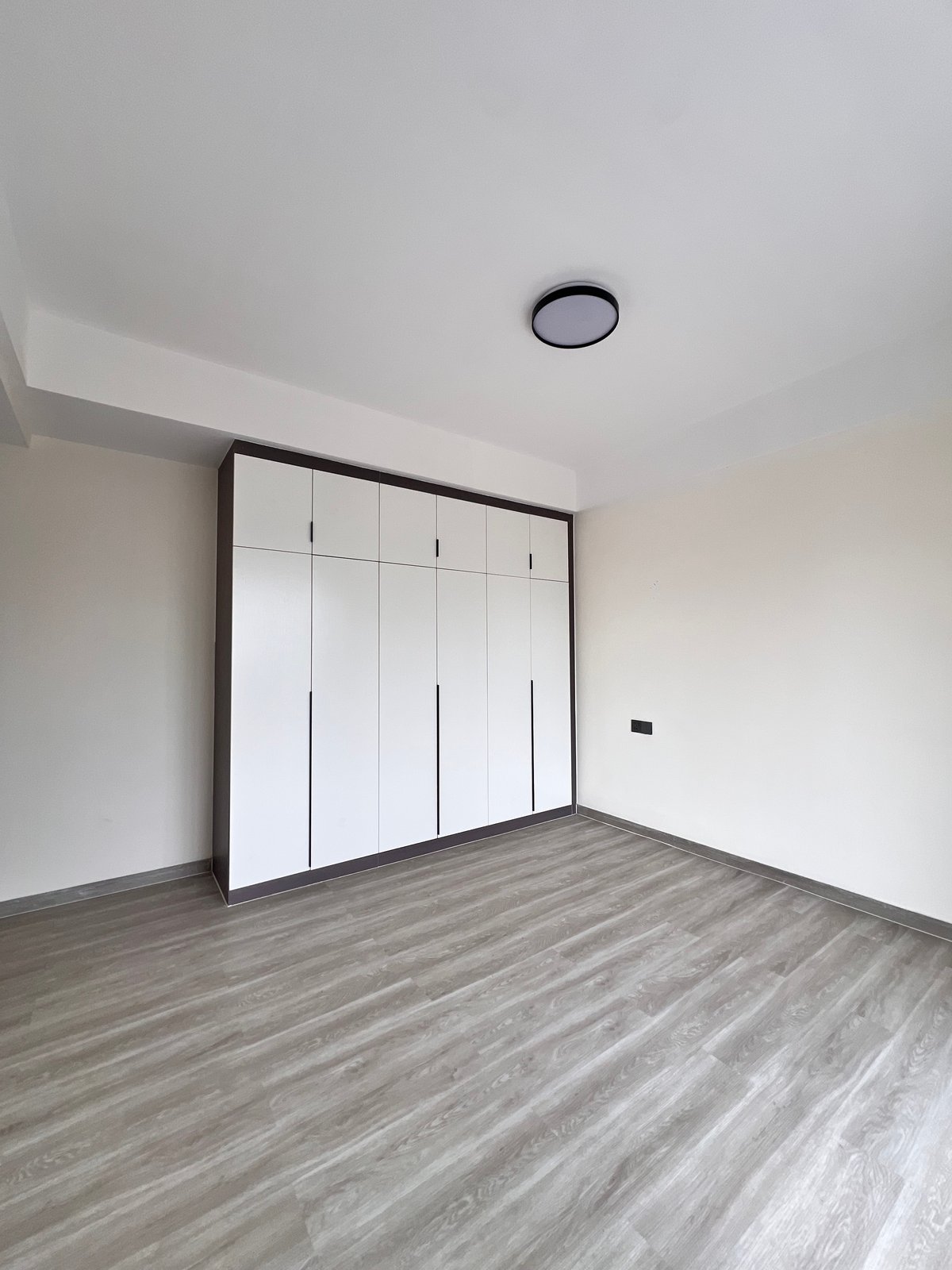 KILIMANI READY TWO BEDROOM APARTMENT FOR SALE