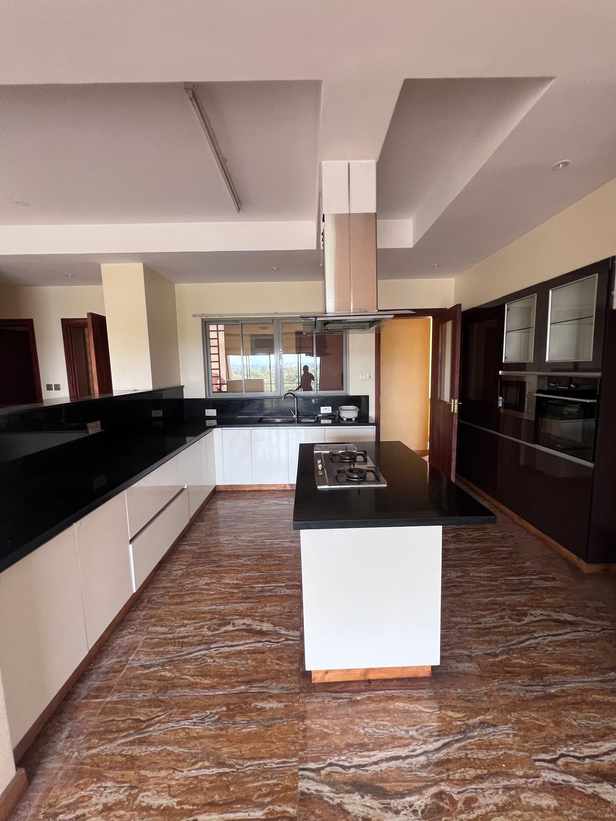 READY THREE BEDROOM APARTMENT PLUS A DSQ FOR SALE