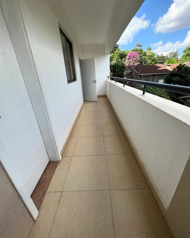 LAVINGTON THREE BEDROOM APARTMENT FOR SALE