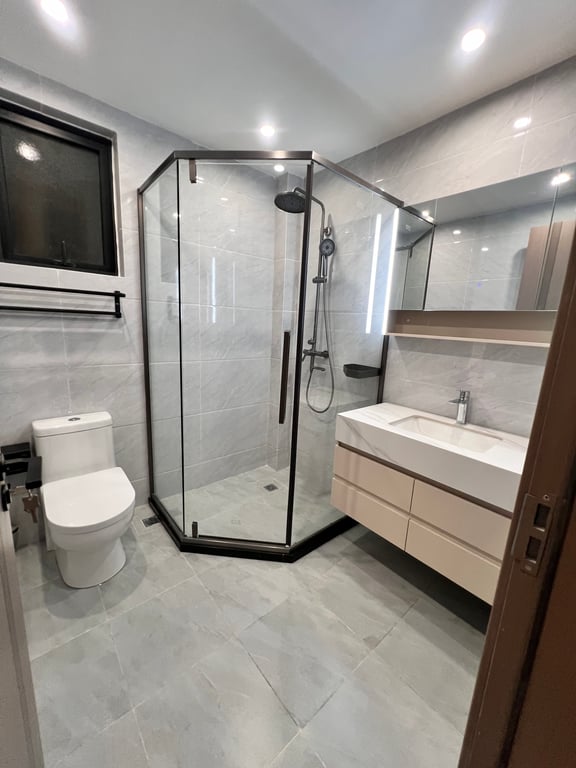 LAVINGTON LUXURIOUS THREE BEDROOM APARTMENT FOR SALE