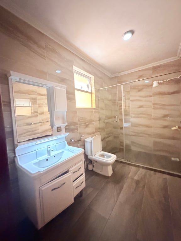 RIVERSIDE THREE BEDROOM APARTMENT PLUS DSQ FOR RENT