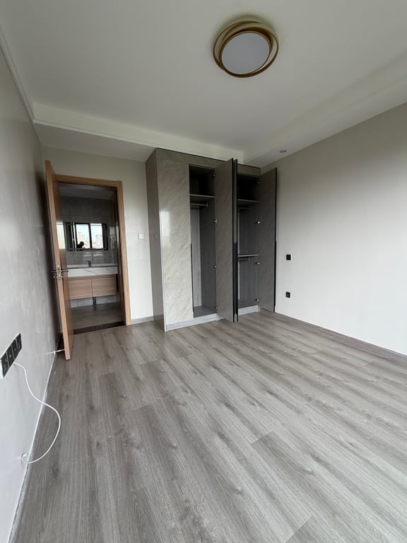 Executive three bedroom apartment to let off Riverside Drive