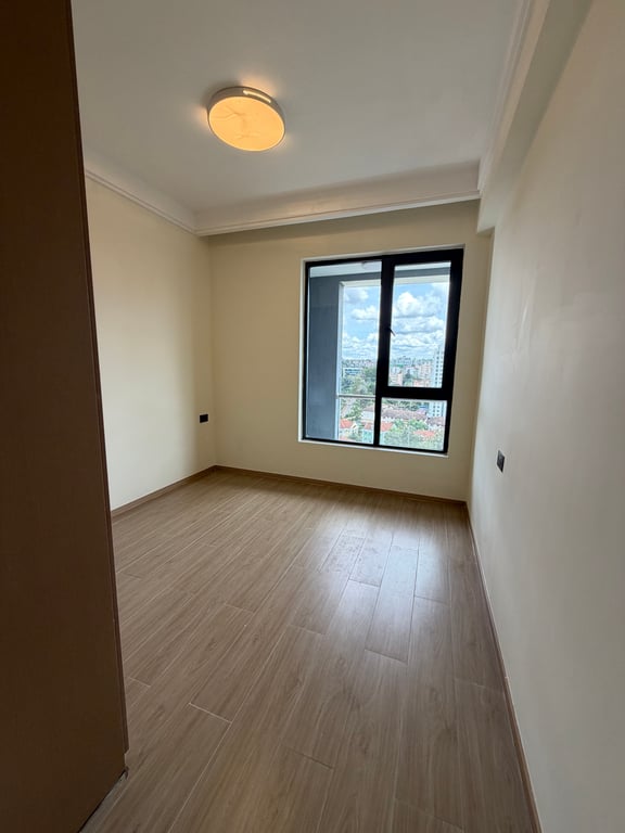 RIVERSIDE DRIVE READY ONE BEDROOM PLUS A STUDYROOM FOR SALE