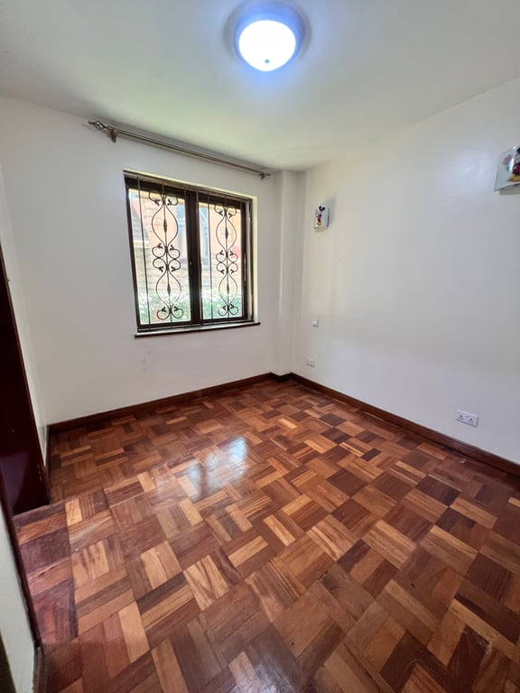 Five bedroom town house to let in lavington