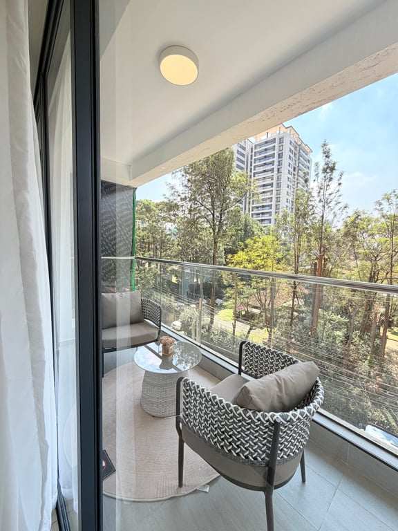 KILIMANI FIVE BEDROOM APARTMENT PLUS A DSQ FOR SALE