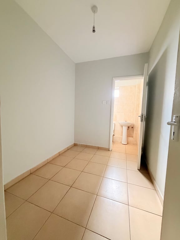 EXECUTIVE THREE BEDROOM APARTMENT PLUS A DSQ FOR SALE IN KILELESHWA