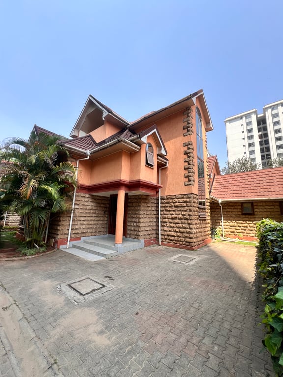 Five bedroom town house to let in lavington