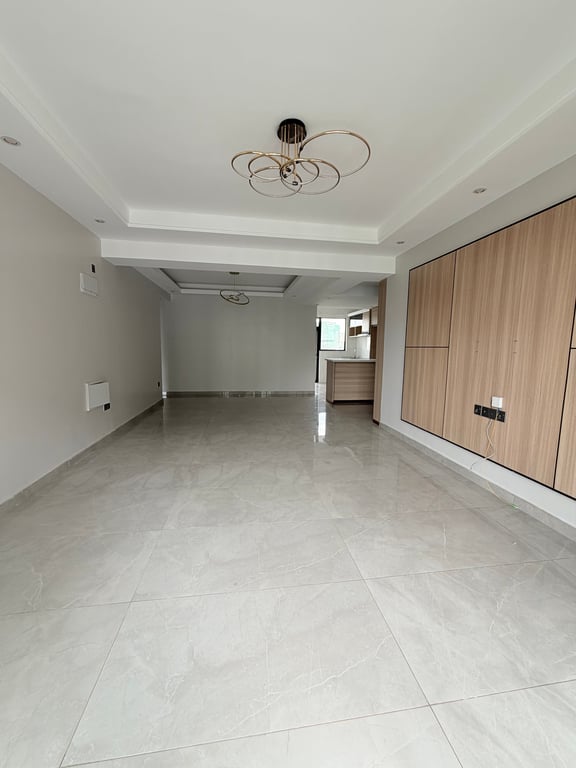 Executive three bedroom apartment to let off Riverside Drive