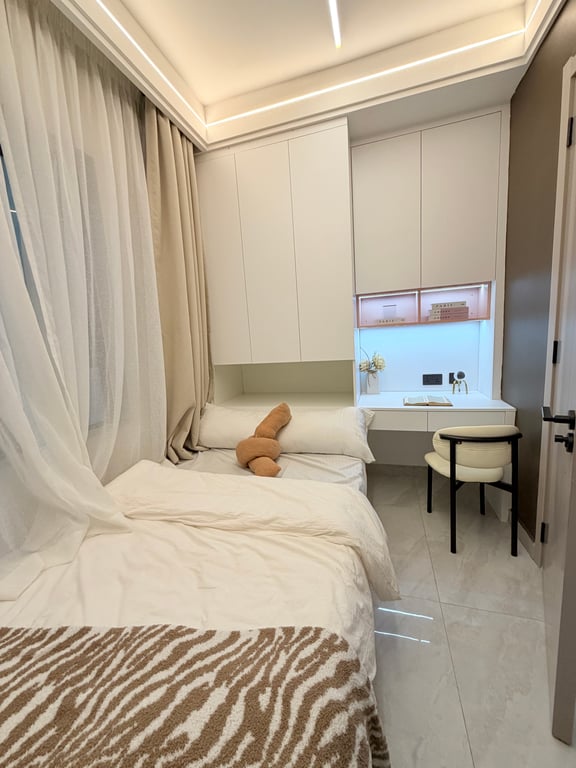 OAK WEST RESIDENCY THREE BEDROOM FOR SALE