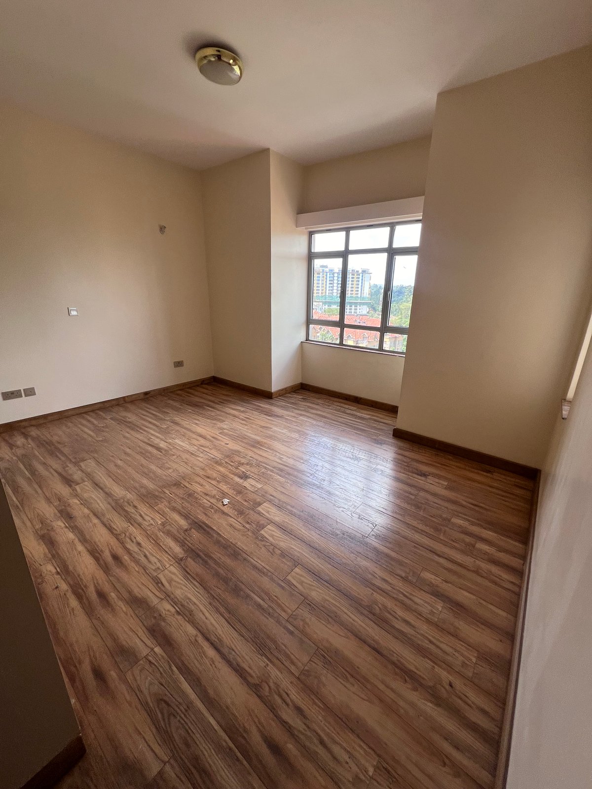 READY THREE BEDROOM APARTMENT PLUS A DSQ FOR SALE