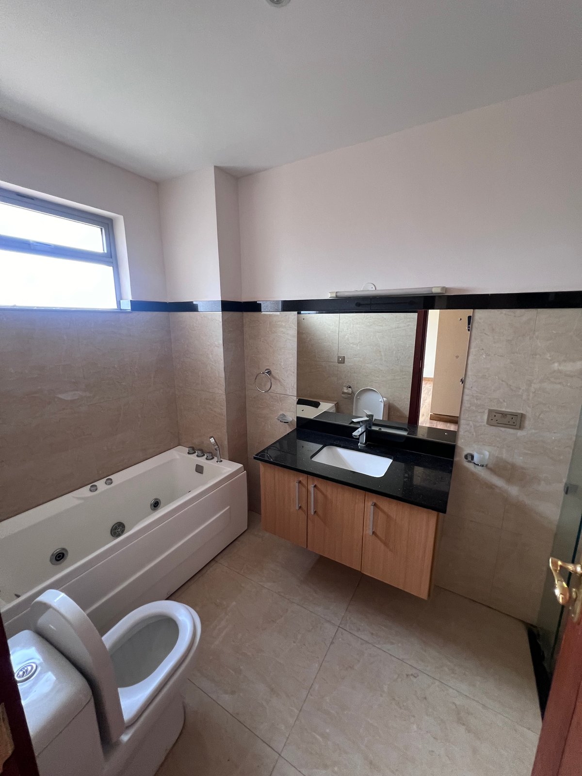 READY THREE BEDROOM APARTMENT PLUS A DSQ FOR SALE