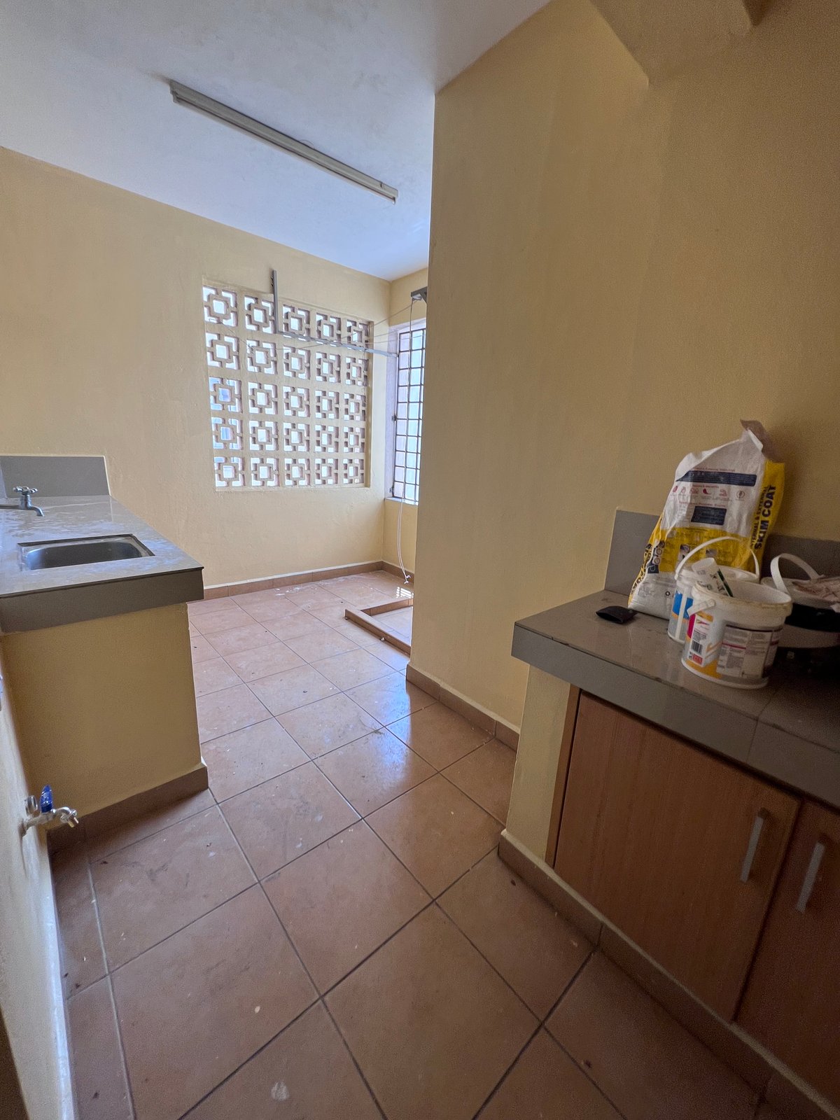 READY THREE BEDROOM APARTMENT PLUS A DSQ FOR SALE