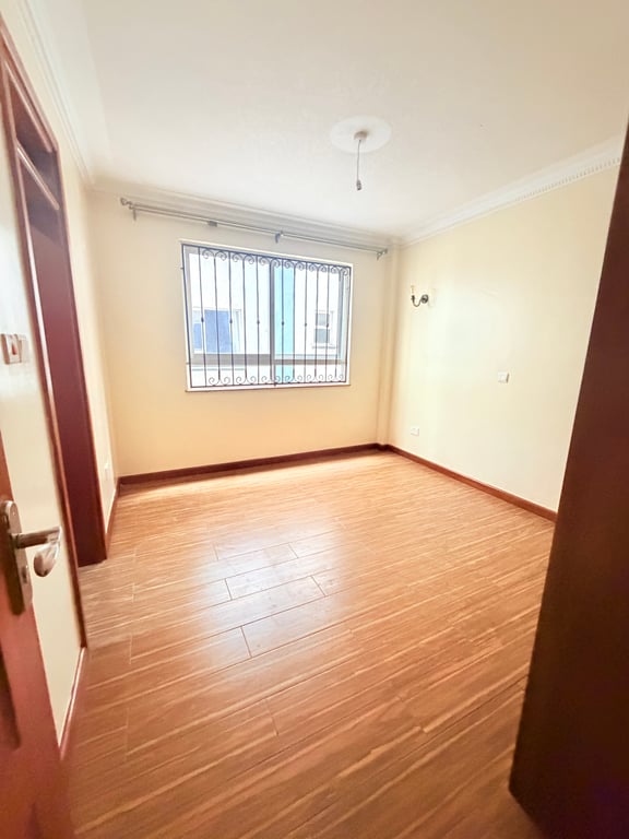 RIVERSIDE THREE BEDROOM APARTMENT PLUS DSQ FOR RENT