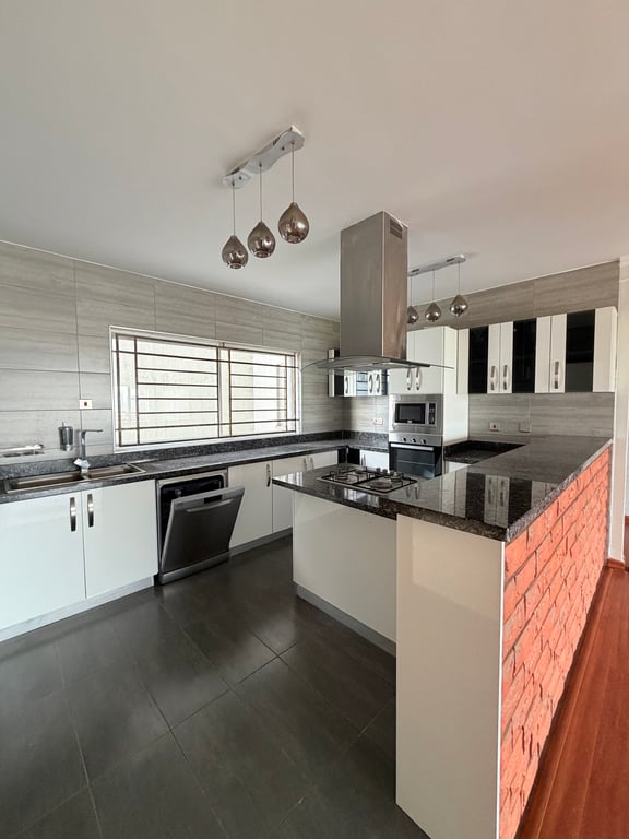 EXECUTIVE THREE BEDROOM APARTMENT PLUS A DSQ FOR SALE IN KILELESHWA