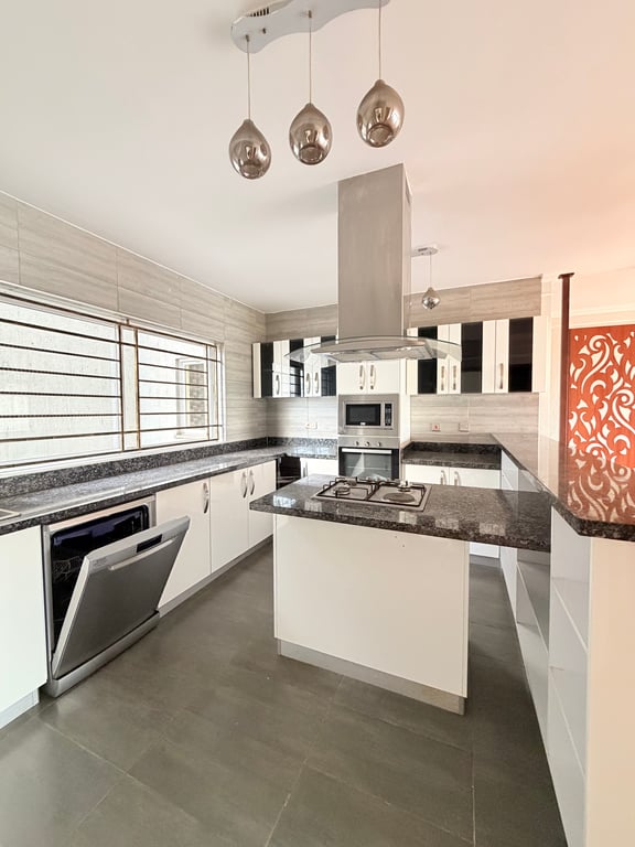 EXECUTIVE THREE BEDROOM APARTMENT PLUS A DSQ FOR SALE IN KILELESHWA