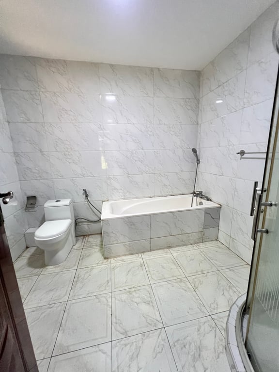 Five bedroom town house to let in lavington