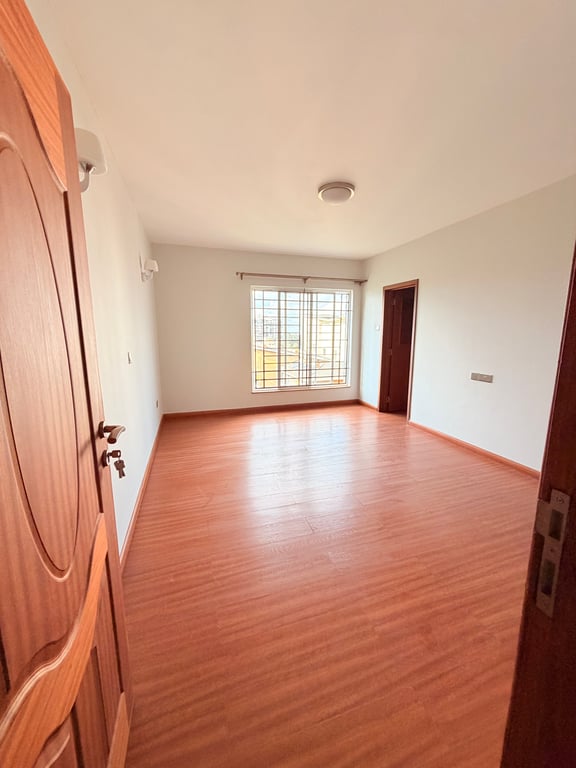 EXECUTIVE THREE BEDROOM APARTMENT PLUS A DSQ FOR SALE IN KILELESHWA