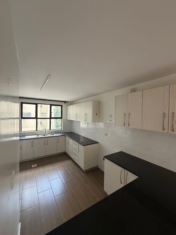 Two bedroom apartment to let off Riverside Drive