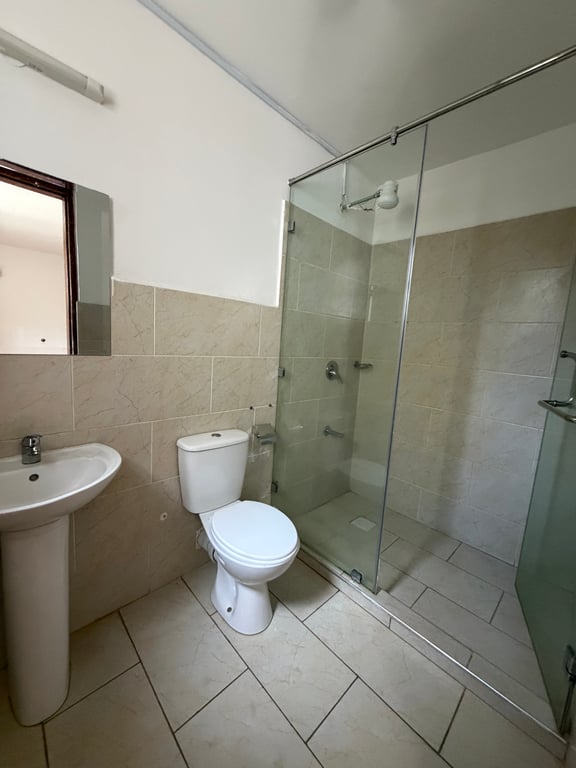 Two bedroom apartment to let off Riverside Drive