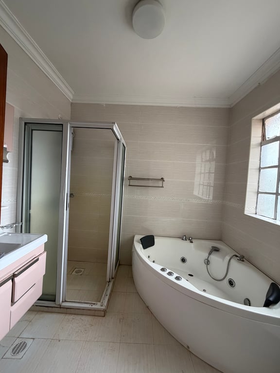 EXECUTIVE THREE BEDROOM PLUS A DSQ FOR SALE IN LAVINGTON