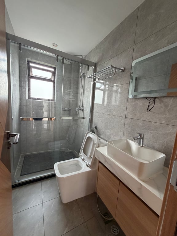 Executive three bedroom apartment to let off Riverside Drive