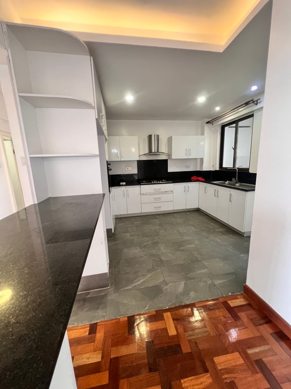 Kileleshwa  three bedroom plus a dsq to let