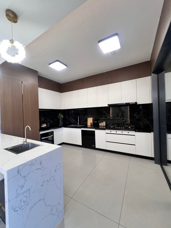 KILIMANI LUXURIOUS FIVE BEDROOM APARTMENT FOR SALE