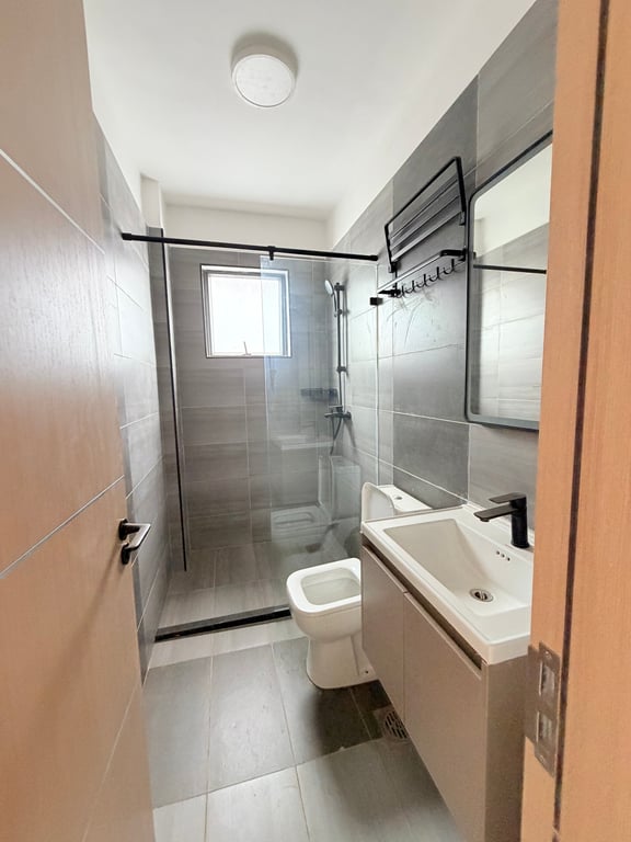 LAVINGTON READY TWO BEDROOM APARTMENT FOR SALE