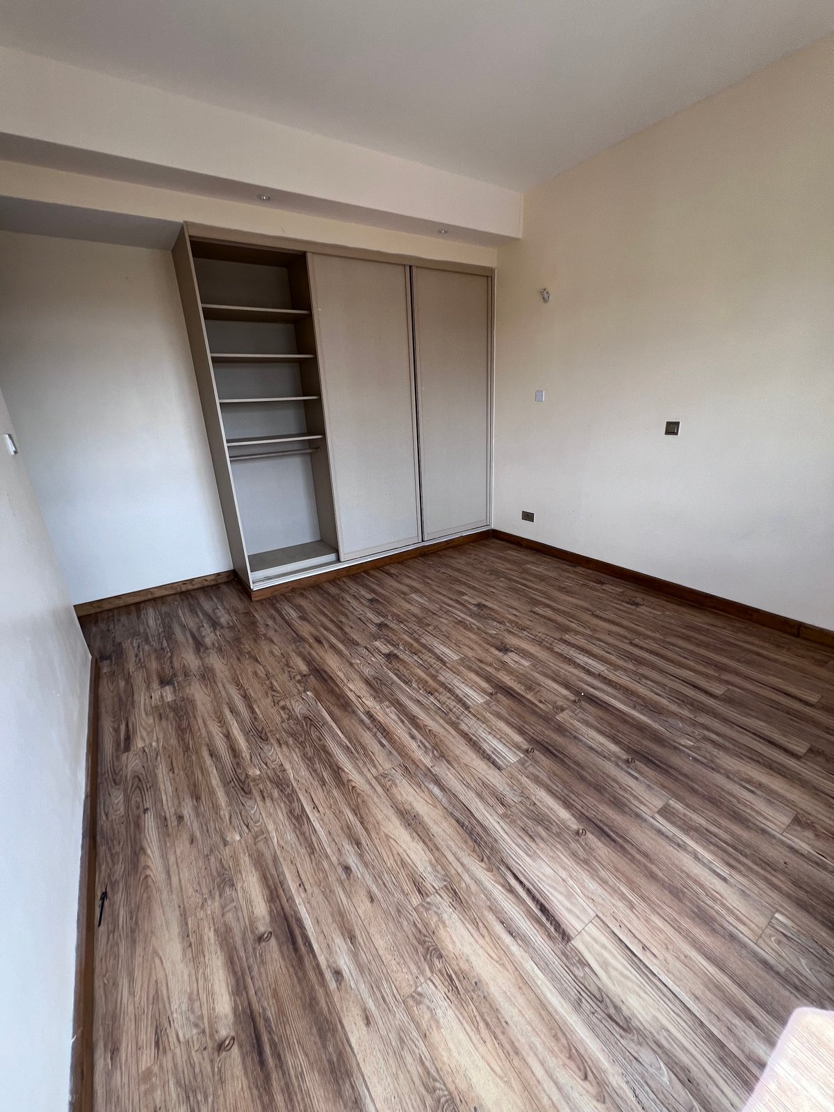 READY THREE BEDROOM APARTMENT PLUS A DSQ FOR SALE