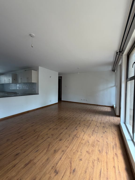 Two bedroom apartment to let off Riverside Drive