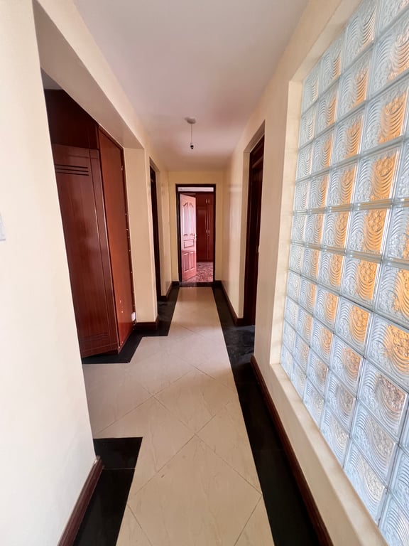 Lavington three bedroom plus dsq to let