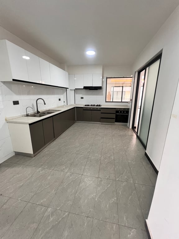 Kileleshwa four bedroom plus a dsq to let